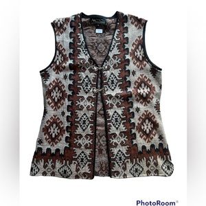 NWT 100% ALPACA WOOL SWEATER VEST. FRONT CLOSURES. ALPACA CONNECTION, SZ: L